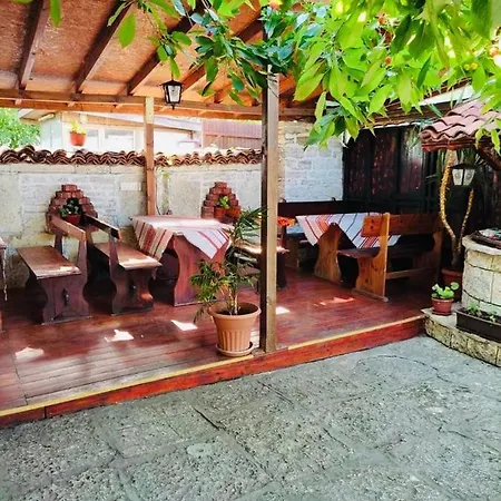 семеен свети георги Hotel Kavarna