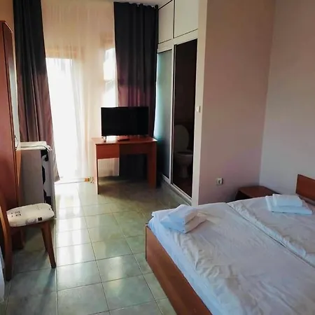 семеен свети георги Hotel Kavarna