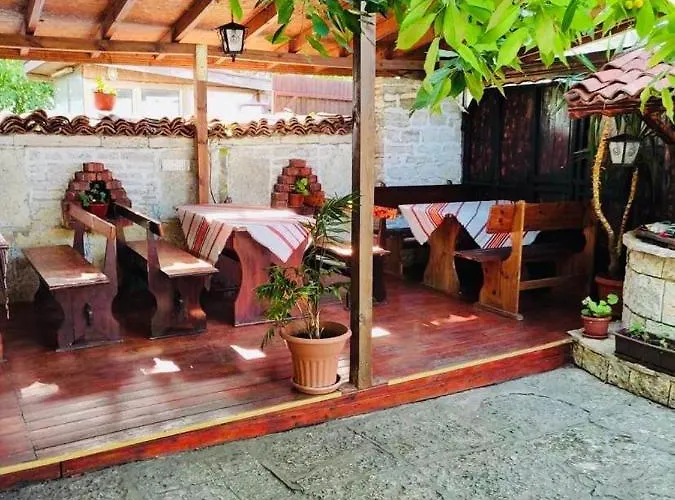 семеен свети георги Hotel Cavarna